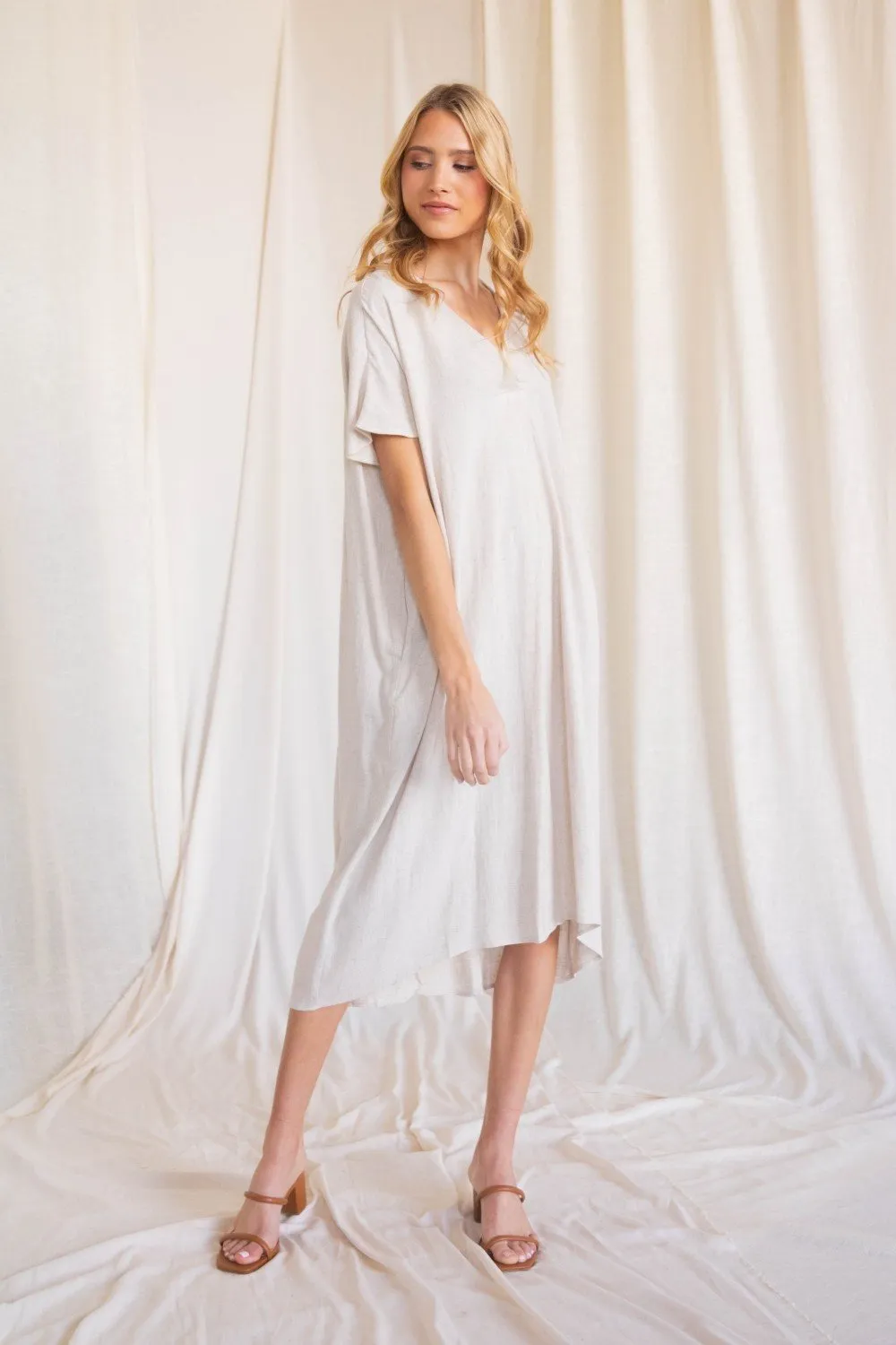 Linen maxi dress with a v neckline and side pockets (multiple colors available)